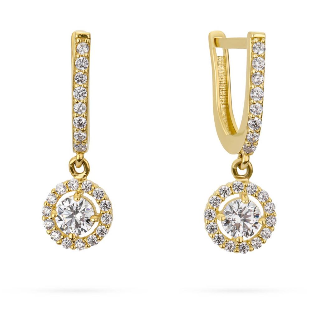 עגילים קטנים מונחים לצילום מוצר