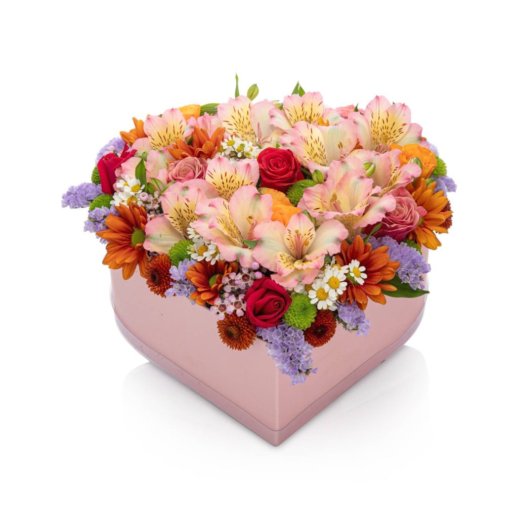 פרחים צבעוניים באריזת לב