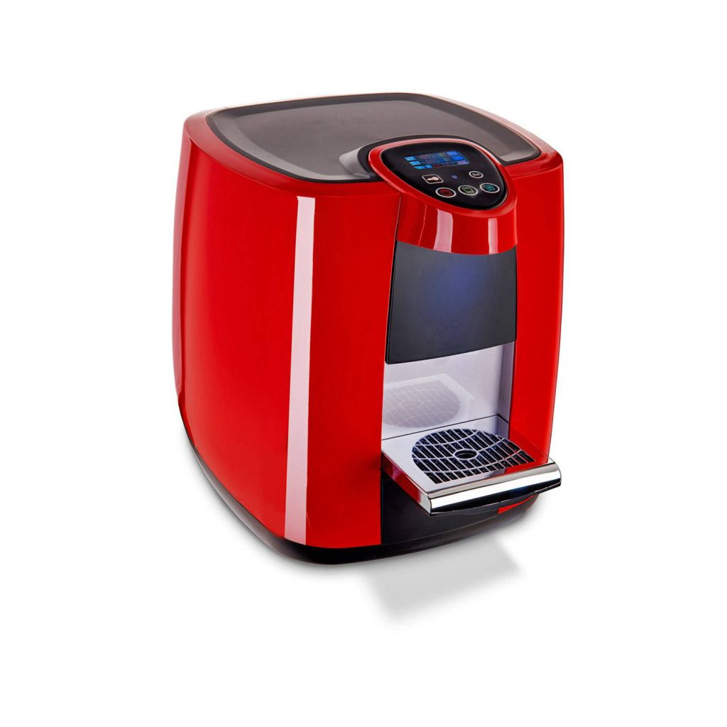 בר מיים אדום עם תאורה כחולה